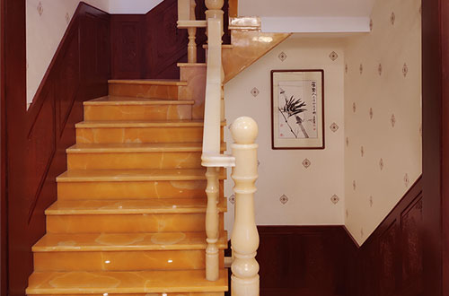 昌平中式别墅室内汉白玉石楼梯的定制安装装饰效果