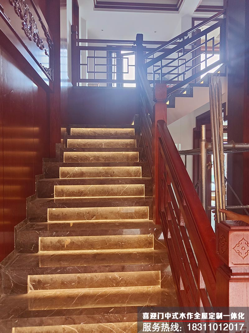 中式别墅实木楼梯展示